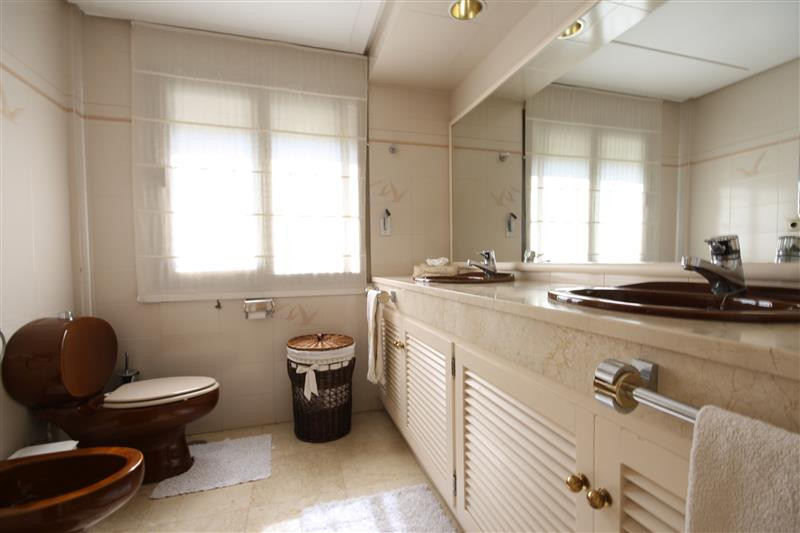 74e19be56056f42761e9c40d37b9105c - 18