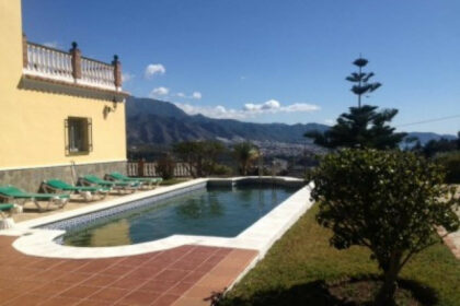 77fdfd9cdb8e303532617cec73e04f92 - 1