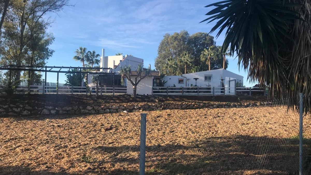 7c2d94baa9d6023566ec502b89d5252c - 1