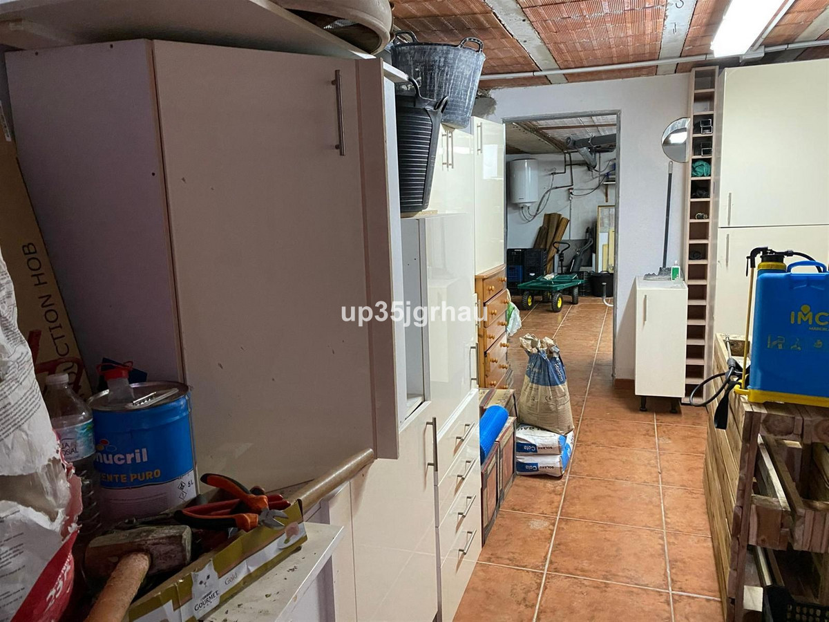 8b02c1cd095ed7190d39451eb38162cc - 32