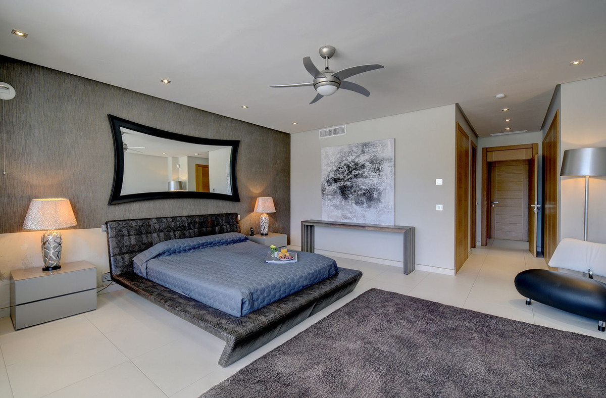 8db03ceeb30151a49e2a4f759c6383b2 - 18