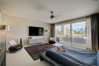 8db03ceeb30151a49e2a4f759c6383b2 - 19