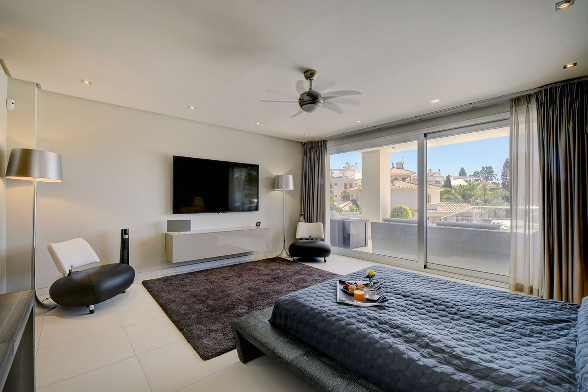 8db03ceeb30151a49e2a4f759c6383b2 - 19