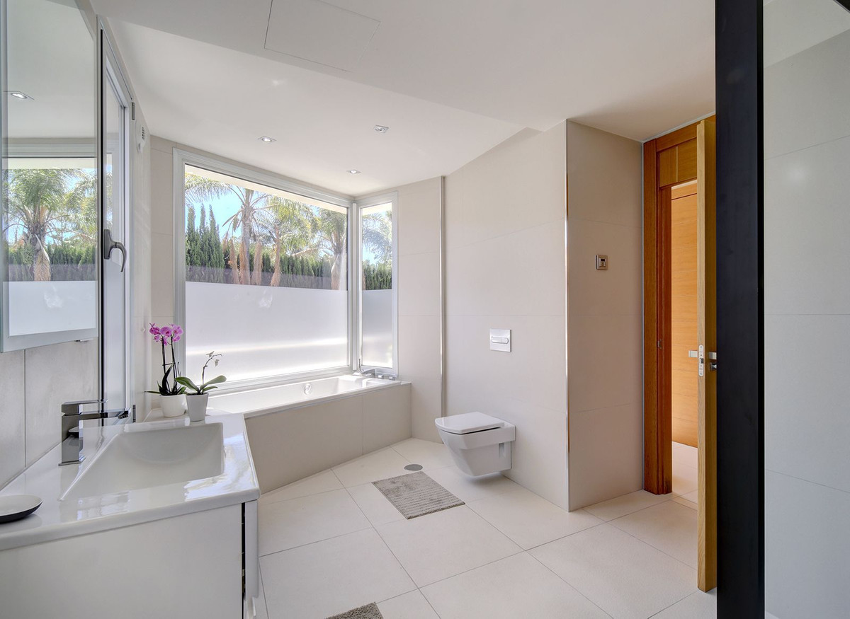 8db03ceeb30151a49e2a4f759c6383b2 - 23