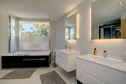 8db03ceeb30151a49e2a4f759c6383b2 - 28