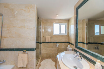 97436a86750e17be46b2bf41d6dd7202 - 18