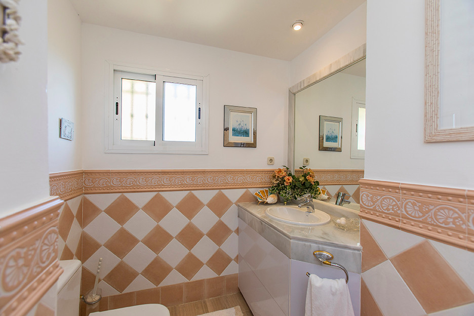 97436a86750e17be46b2bf41d6dd7202 - 19