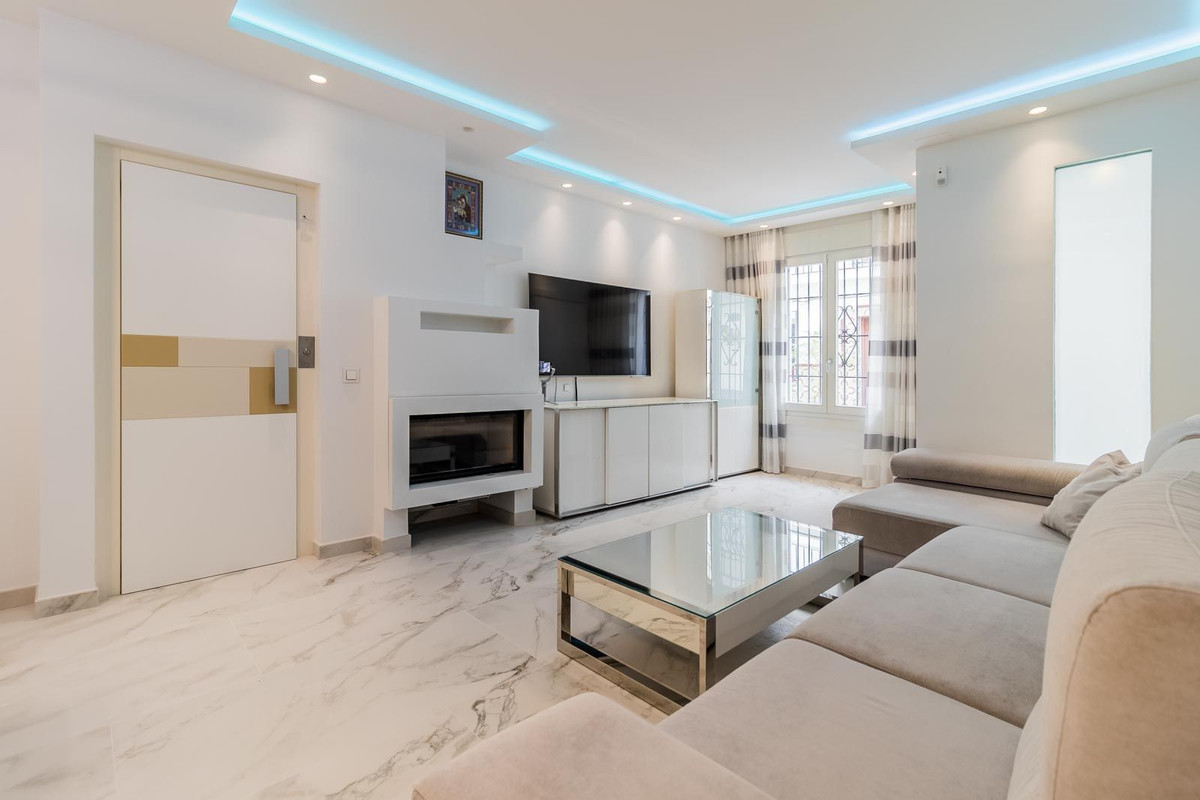 a11b5e08303acb879e5c71feaba92156 - 1