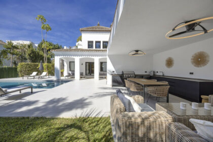 a4d6084e6d4cf99228253679925abddf - 12