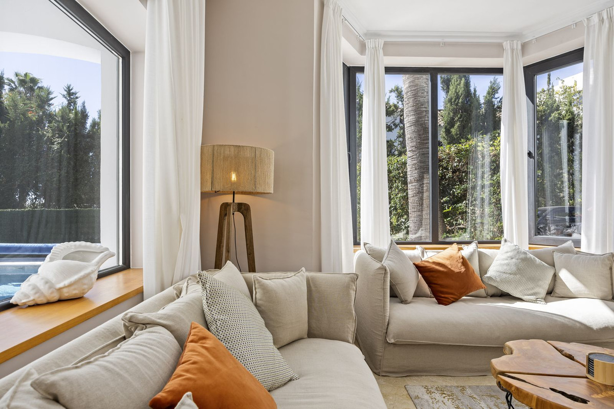 a4d6084e6d4cf99228253679925abddf - 18