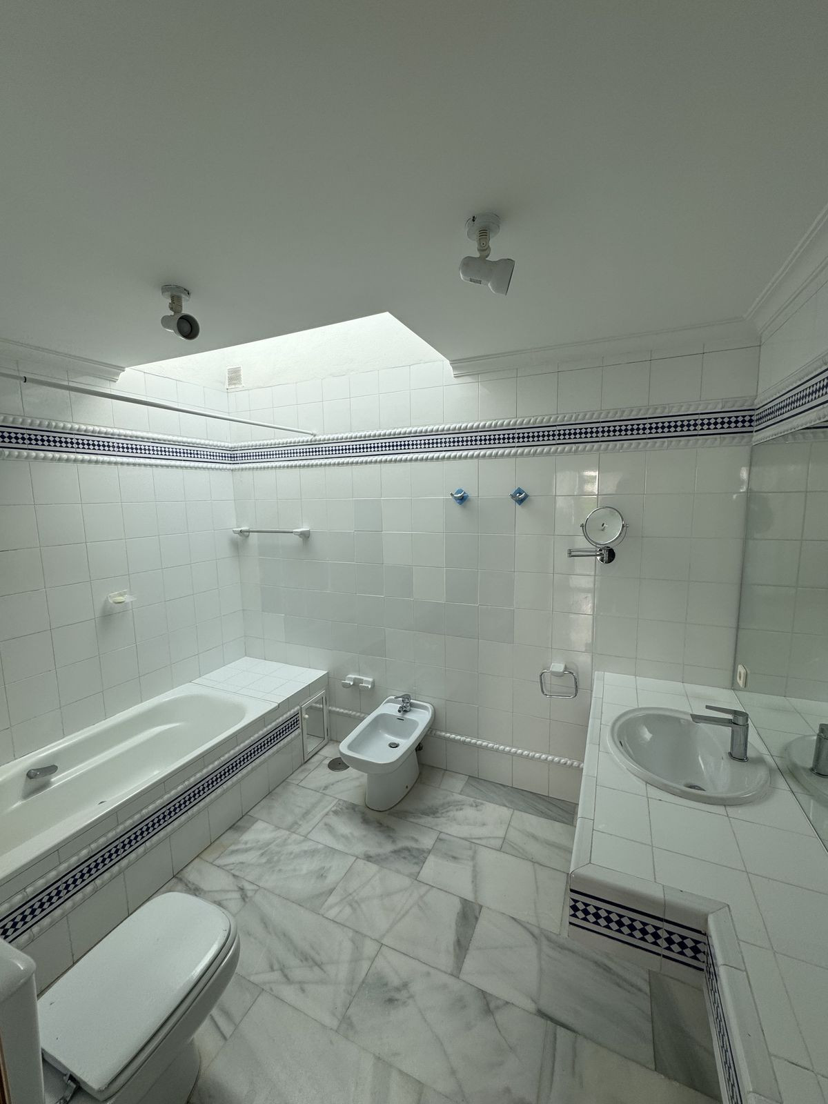 a52bcfbb24ce5f08f3f8001768f875d8 - 10