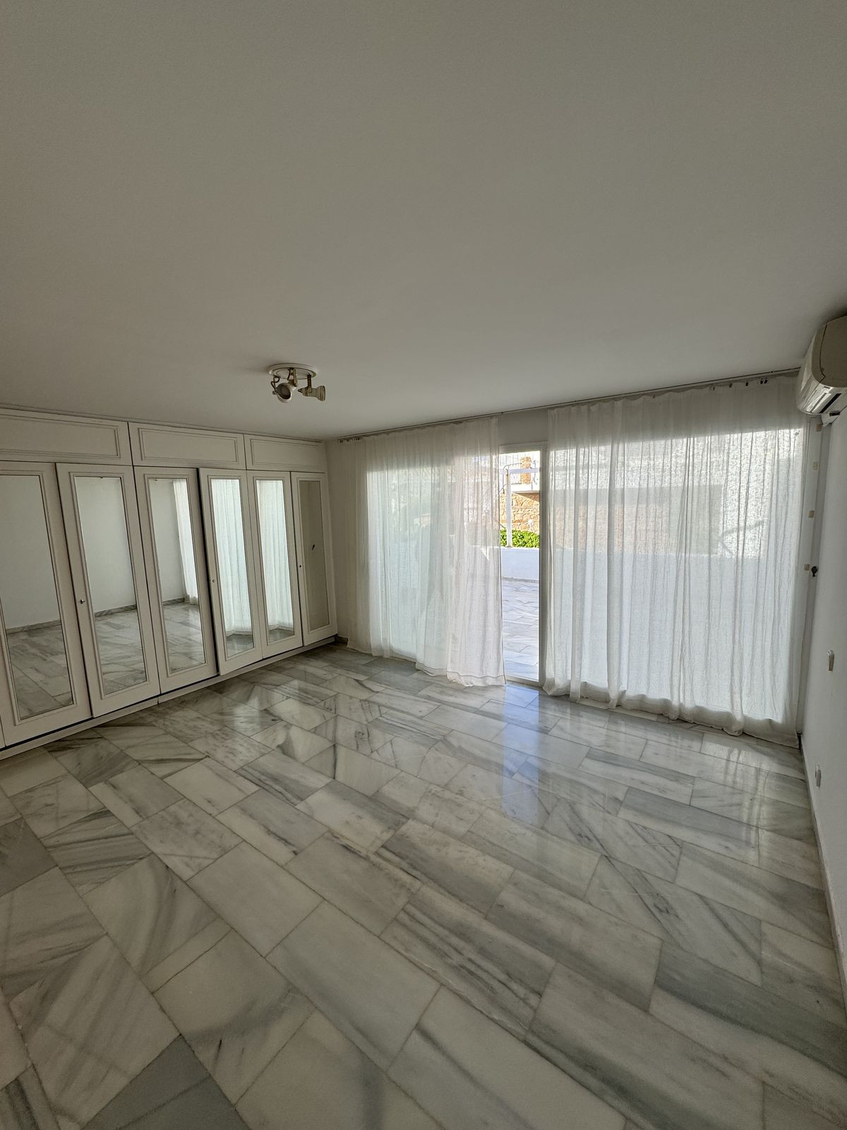 a52bcfbb24ce5f08f3f8001768f875d8 - 12