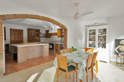 b522ccaa7ea2f48d3708164bf8136823 - 10