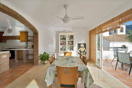 b522ccaa7ea2f48d3708164bf8136823 - 14