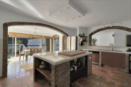 b522ccaa7ea2f48d3708164bf8136823 - 15