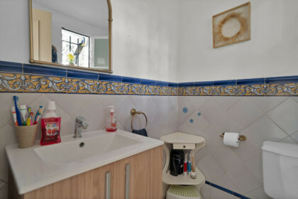 b522ccaa7ea2f48d3708164bf8136823 - 9