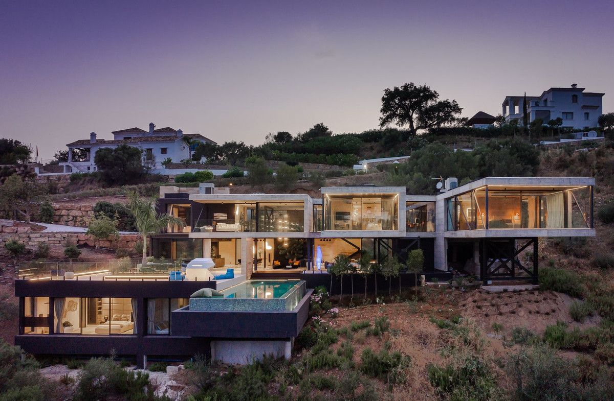 b68c567261645529f1b61c7234a0d8be - 18