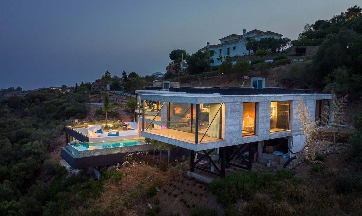 b68c567261645529f1b61c7234a0d8be - 19