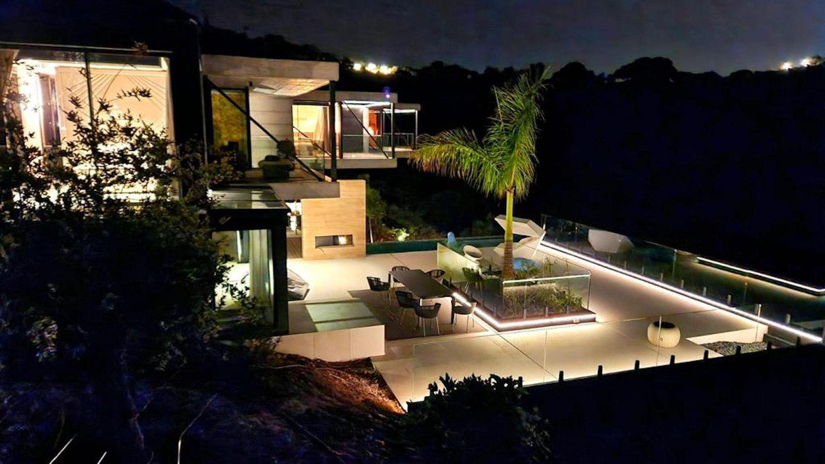 b68c567261645529f1b61c7234a0d8be - 21