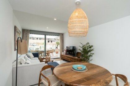 b6e2402a86284573b062c7d5fba1a6e8 - 18