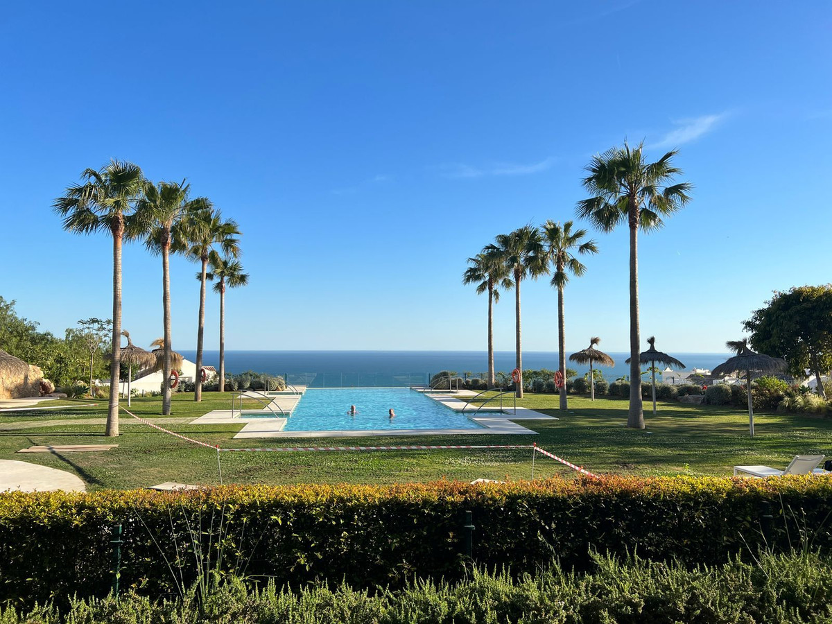 b994c0f5d157692ac5ea79729ca136bc - 1