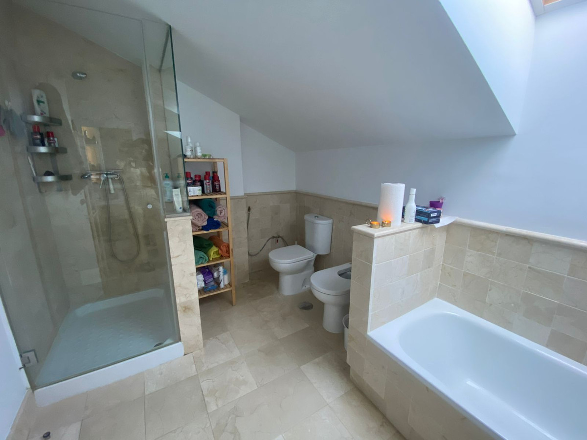 b994c0f5d157692ac5ea79729ca136bc - 7