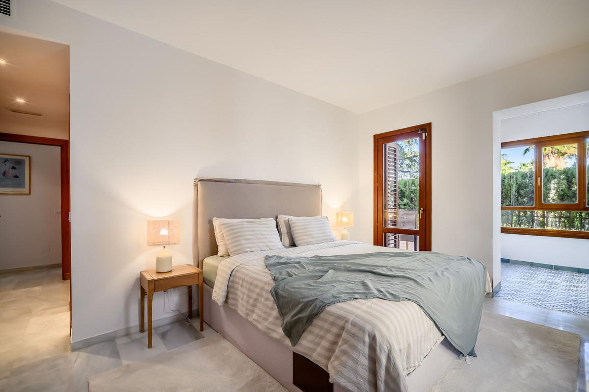 bbcc4c7c30e54046a1708b804048c8cf - 12