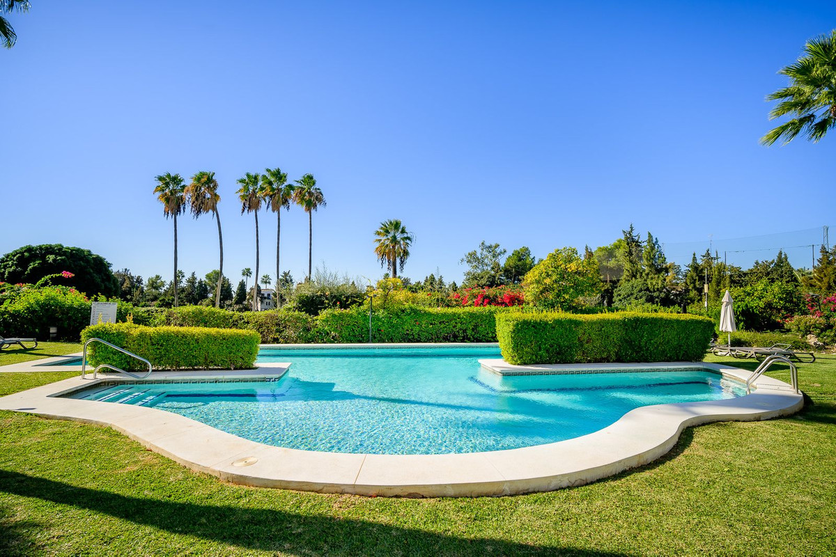 bbcc4c7c30e54046a1708b804048c8cf - 18