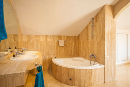 bbd9b8ee9b95e11d7b3a24cdbb9ef85f - 13