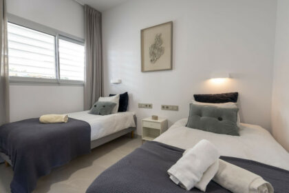 bcb5e0717e9ca0ec978cadf7895d5efa - 13