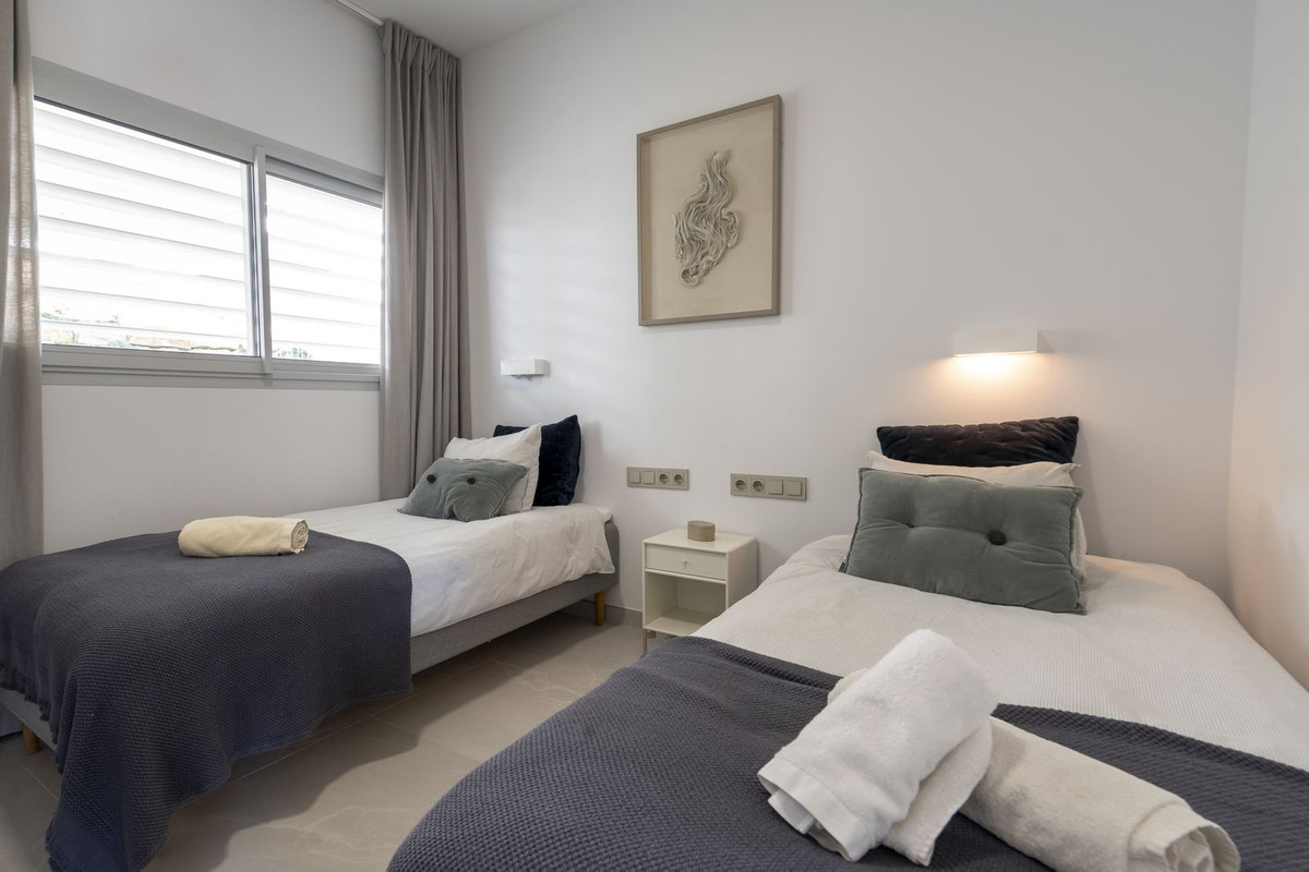 bcb5e0717e9ca0ec978cadf7895d5efa - 13