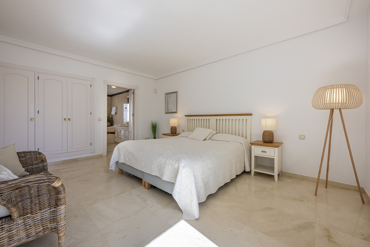 bf8a0d8fe4f3d87896a13e9579e94d5f - 16