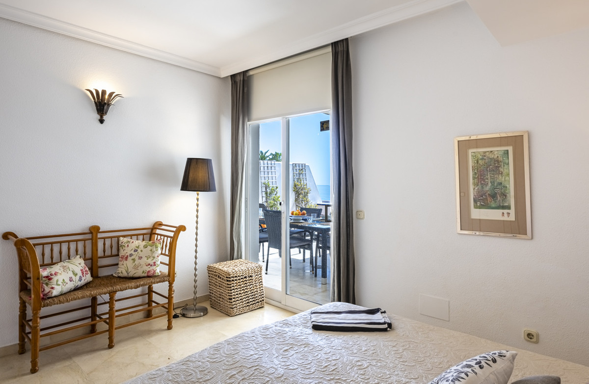 bf8a0d8fe4f3d87896a13e9579e94d5f - 22