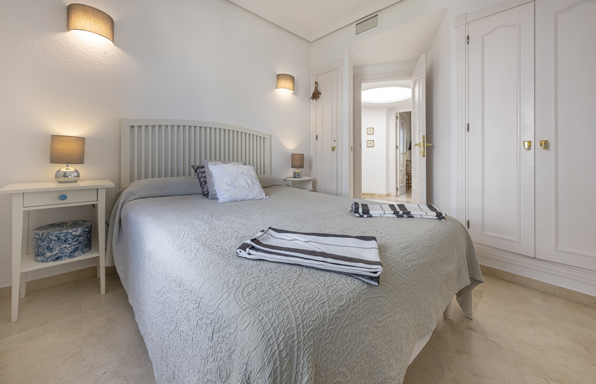 bf8a0d8fe4f3d87896a13e9579e94d5f - 23