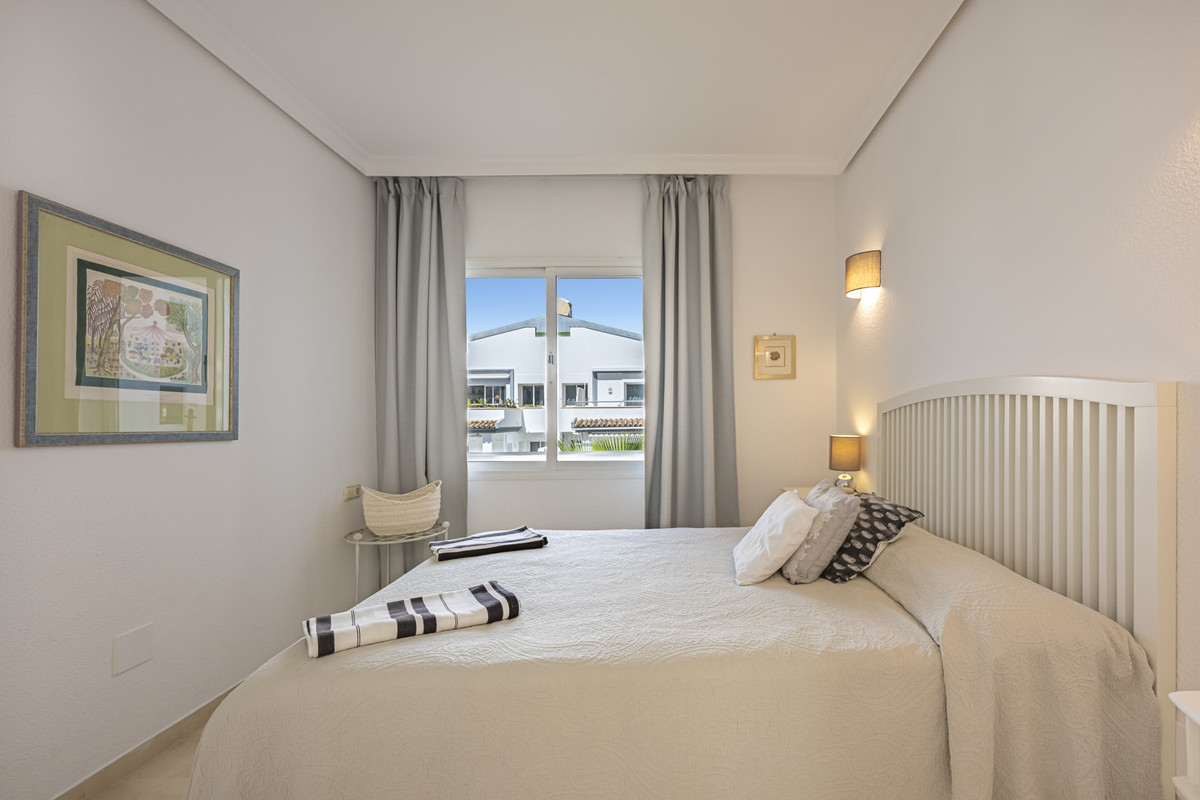 bf8a0d8fe4f3d87896a13e9579e94d5f - 24