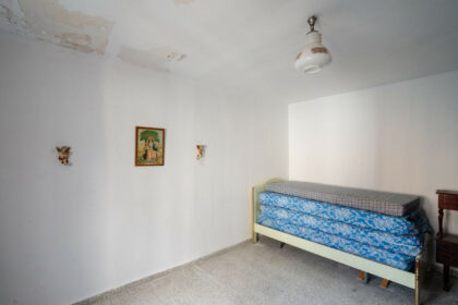 cc4a1f6b44f1407186564e3fdafe1c5a - 12