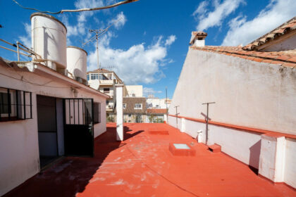 cc4a1f6b44f1407186564e3fdafe1c5a - 13