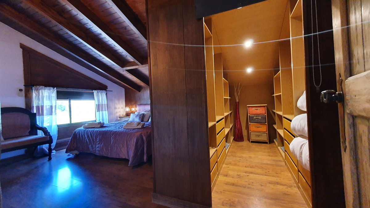 ccaab9728f2ea49072d1d7224ab85703 - 23