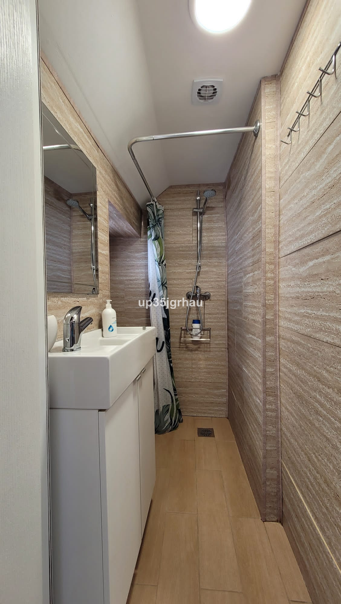 cd535d5d57c15894484b3622bf042063 - 11