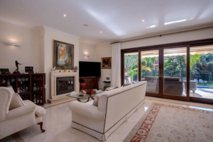 ce62e394e46baa95c8a52bf711ac9053 - 12