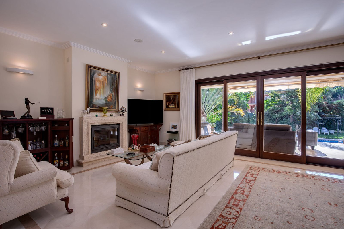 ce62e394e46baa95c8a52bf711ac9053 - 12