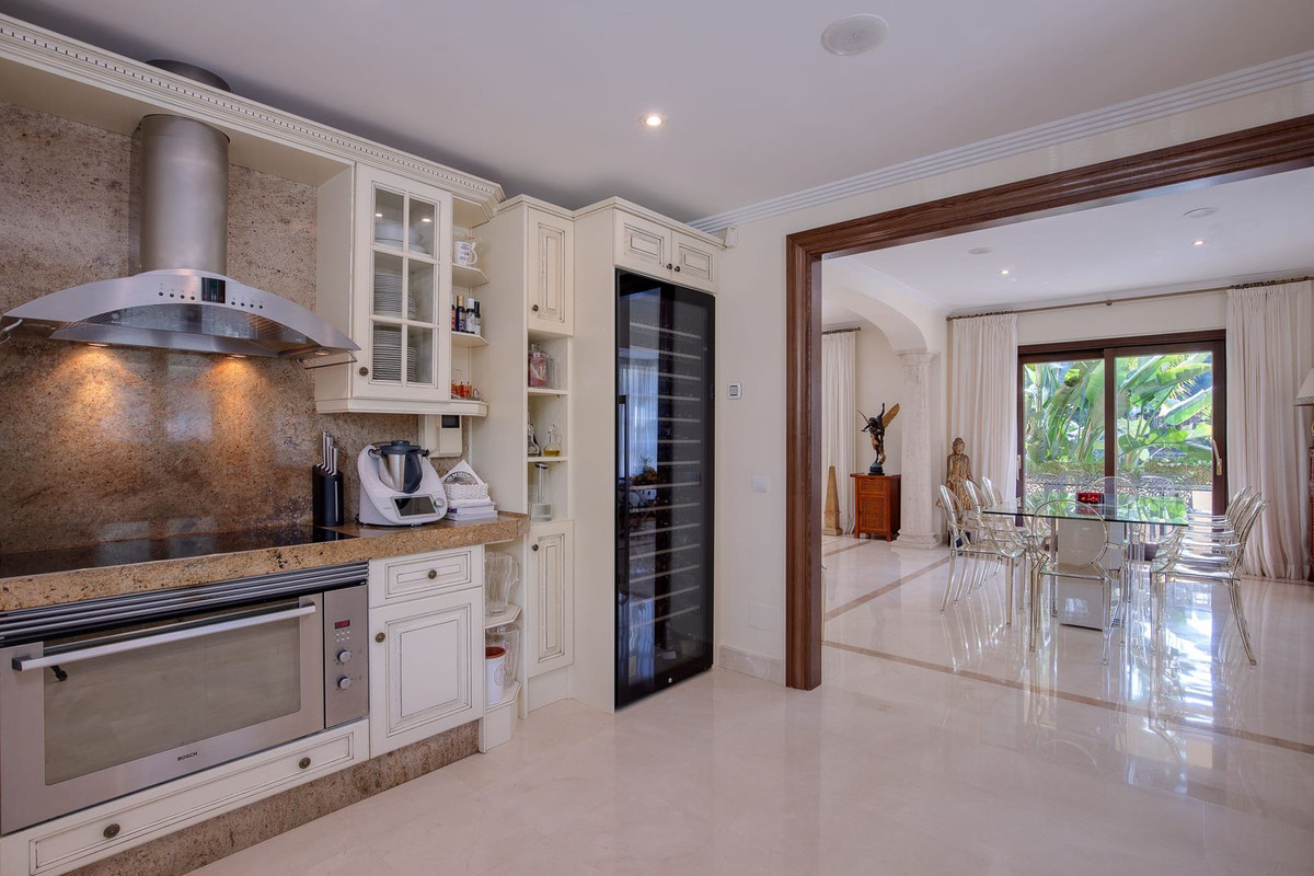 ce62e394e46baa95c8a52bf711ac9053 - 18