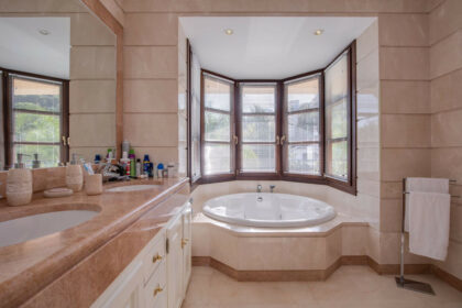 ce62e394e46baa95c8a52bf711ac9053 - 24