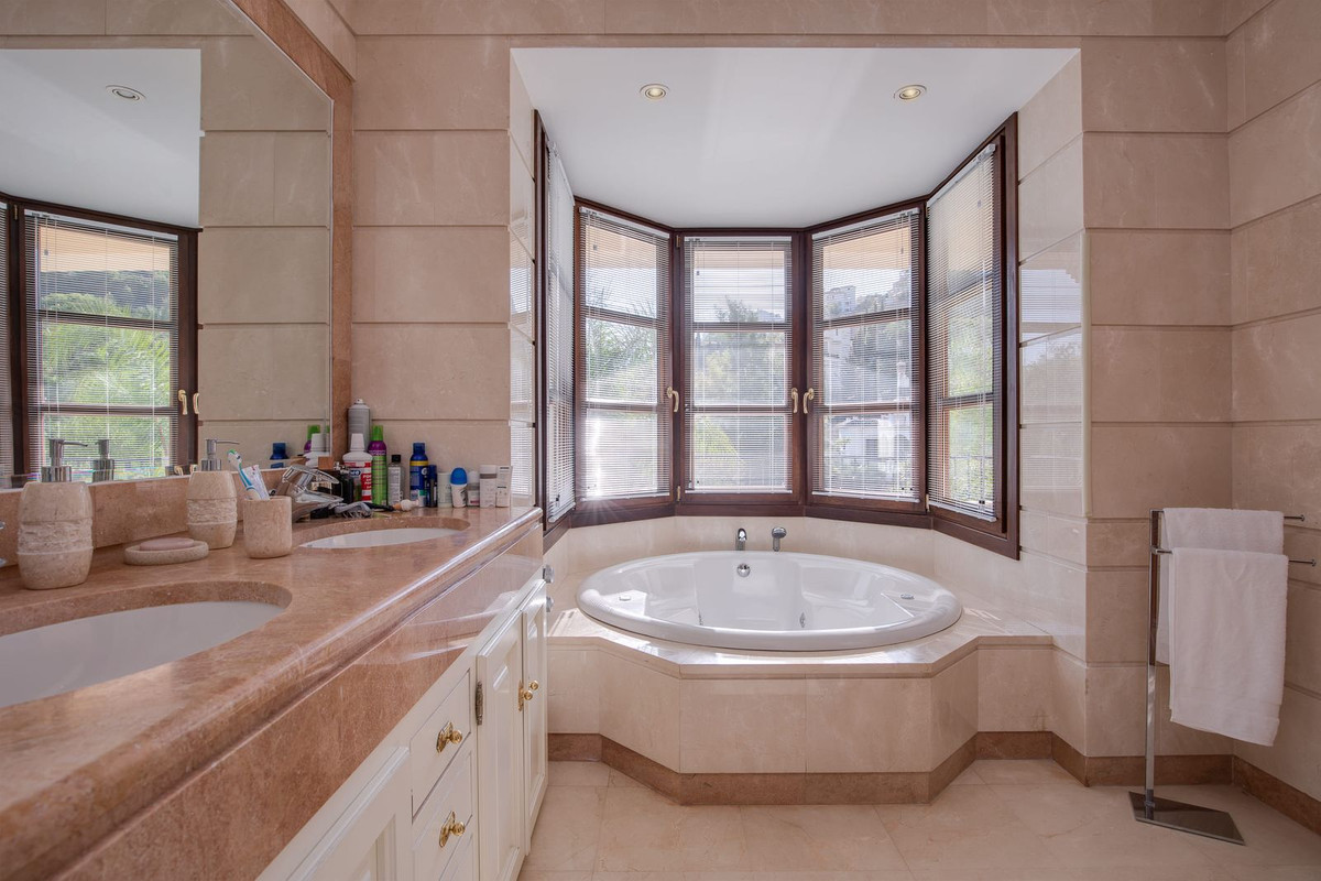 ce62e394e46baa95c8a52bf711ac9053 - 24