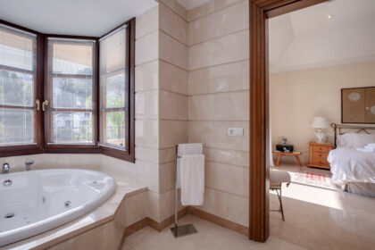 ce62e394e46baa95c8a52bf711ac9053 - 27