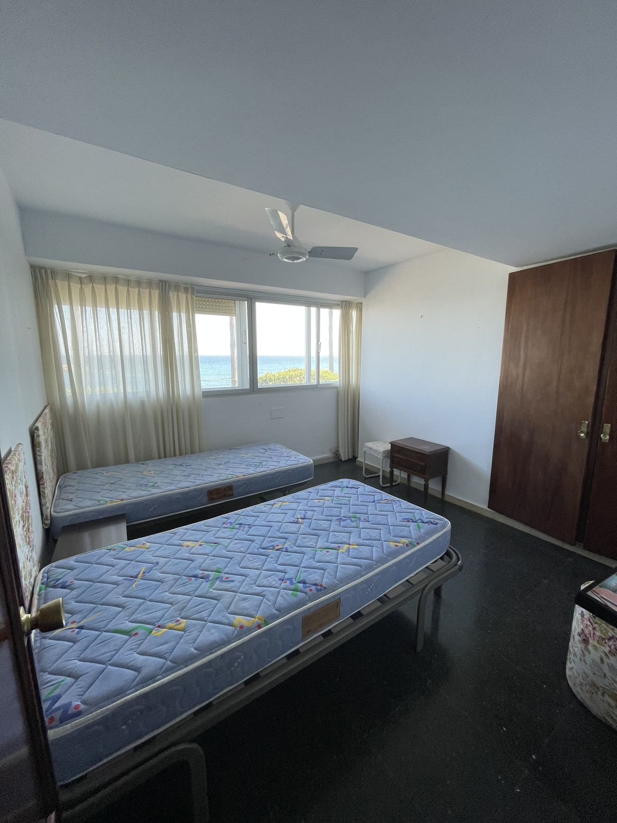 d2b0725203486f658ff2730dde891e39 - 12