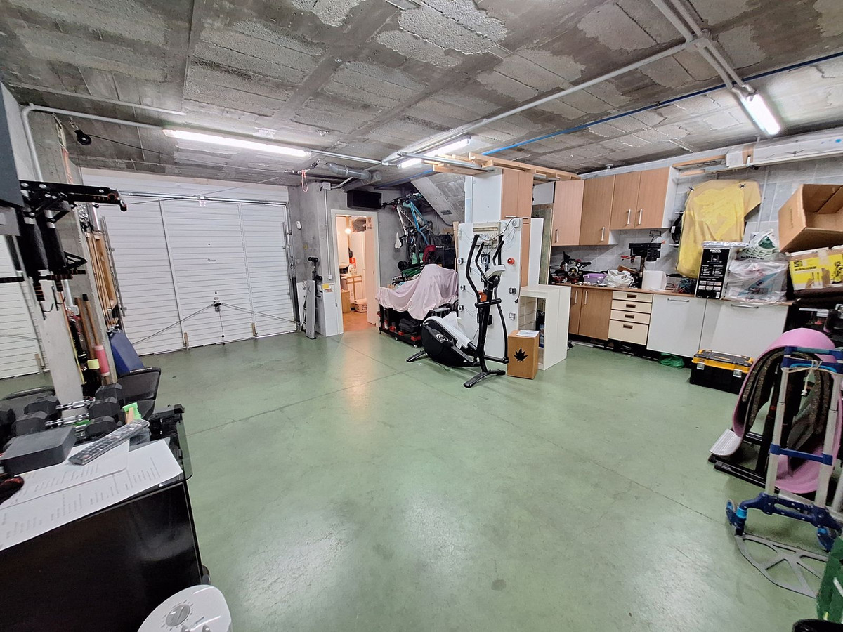 e49f0b6bd5043184769176a07dfb2949 - 23