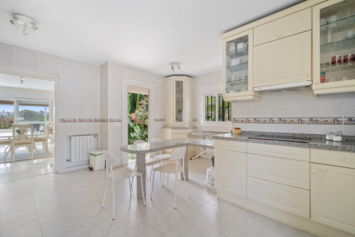 e7e210d28886d2a5b696e13b66ed70a1 - 12