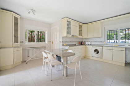 e7e210d28886d2a5b696e13b66ed70a1 - 13