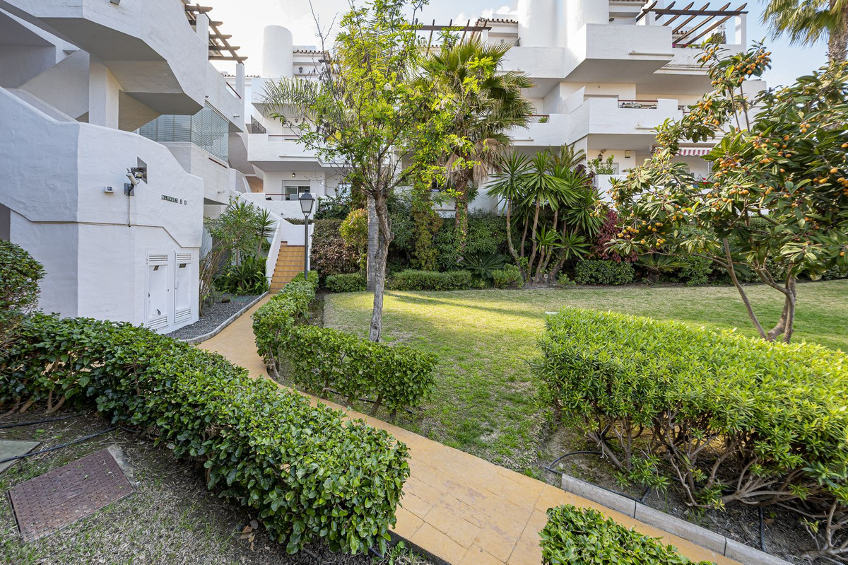 e906560048ec39bfed67f3d663aadcc6 - 15